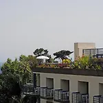 马尔露台套房酒店 4*