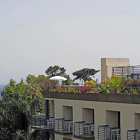 Terrace Mar 4*