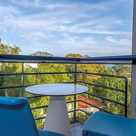 Terrace Mar 4*